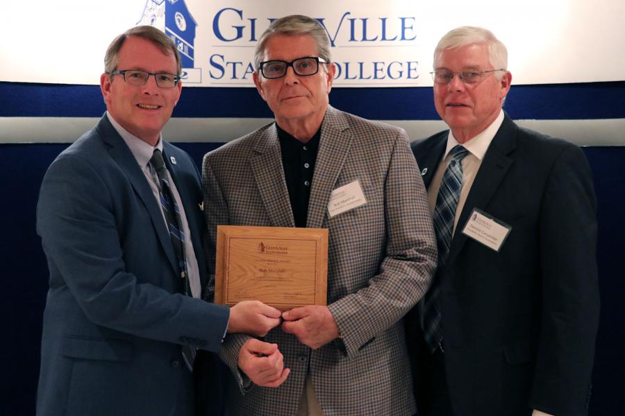 Alumni Service Award recipient Bob Marshall with President Pellett (left) and award presenter Dennis Carpenter (right)