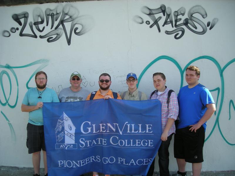 GSC students and faculty at Berlin Wall