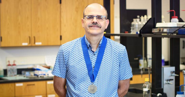 Dr. Kevin L. Evans, Glenville State University’s 2023 Faculty Award of Excellence recipient. (GSU Photo/Seth Stover)