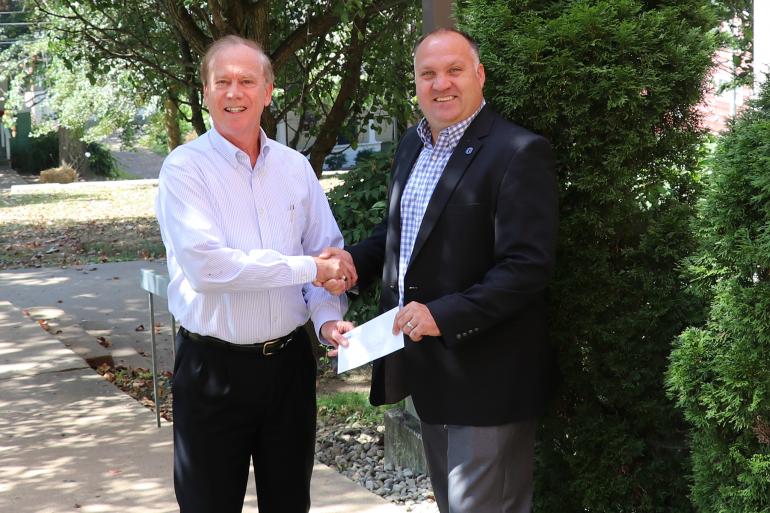 (l-r) FirstEnergy Regional External Affairs Manager John Norman and Executive Director of the GSC Foundation David Hutchison (l-r) FirstEnergy Regional External Affairs Manager John Norman and Executive Director of the GSC Foundation David Hutchison