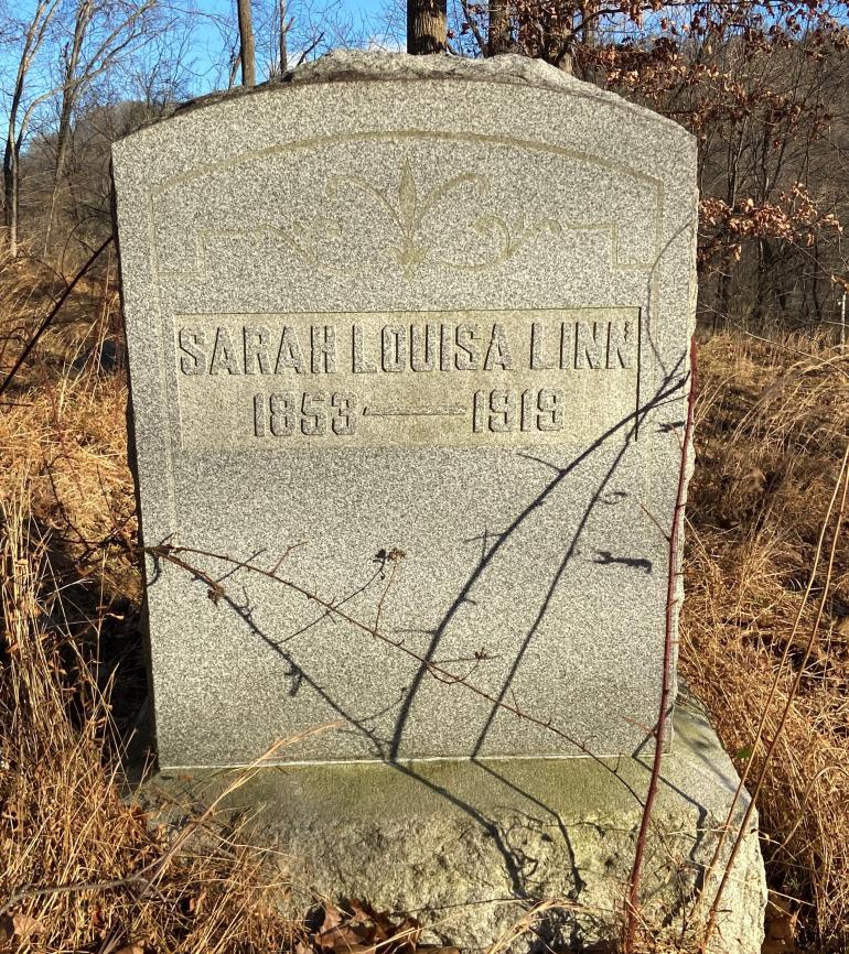 Sis Linn's grave in the Old Glenville Cemet Sarah Louisa Linn Headstone