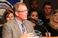 With GSC students standing by, Dr. Tracy Pellett makes an announcement regarding lower residential and commuter meal plans
